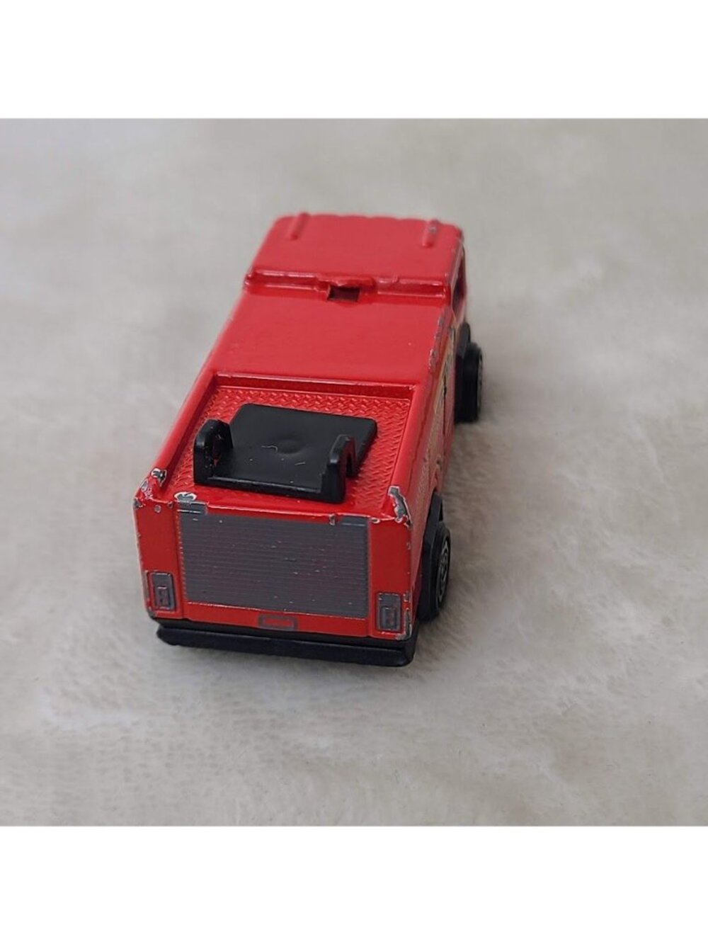Fast Lane EA-002 Fire Truck Diecast 1:64 Red Rescue Engine Missing Ladder - Picture 3 of 9